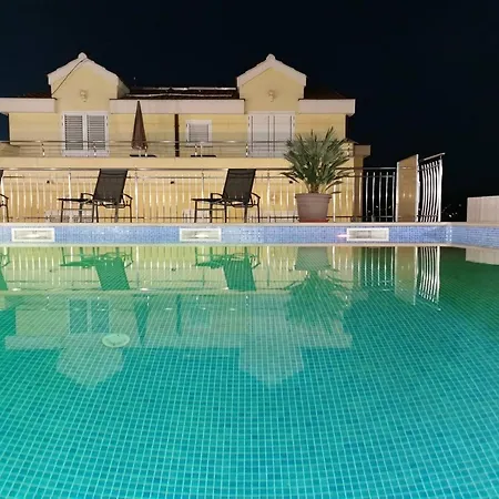 Moonlight - Two Bedroom With Sea View Terrace Family شقة *