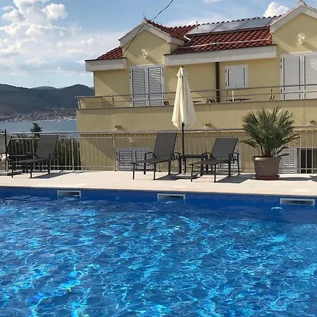 Moonlight - Two Bedroom With Sea View Terrace Family